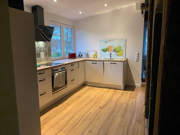 Fridge, microwave, oven, stovetop - Fantastic vacation apartment in a watermill (Habighorst)