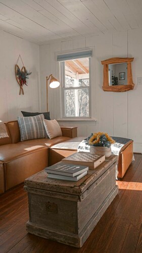 Charming Mtn Stay | Views, Hot Tub, Prime Location