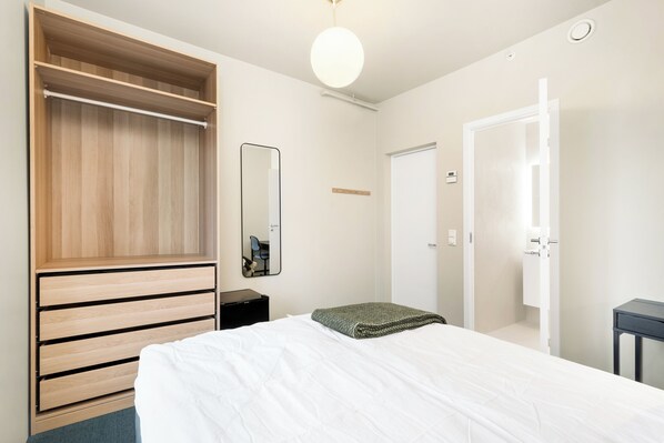 Bureau, espace de travail pour ordinateur portable