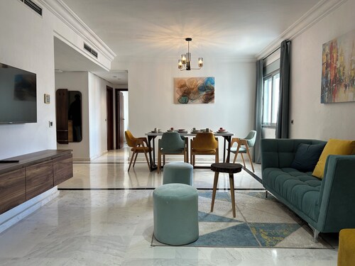 Cosy 2-bedroom apartment with Old City view, AC, WiFi in Tangier