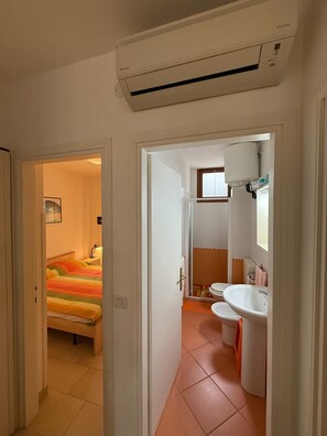 Leilighet, 2 soverom, balkong, havutsikt | Bad