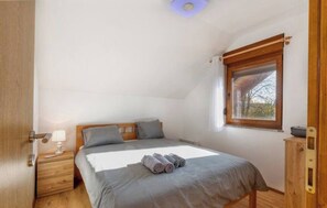 3 dormitoris, planxa i posts de planxar, wifi i roba de llit