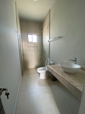 Towels, soap, toilet paper - House 4 km from the 5th Avenue in Playa del Carmen, 3 bedrooms with full bathrooms (Q.R.)