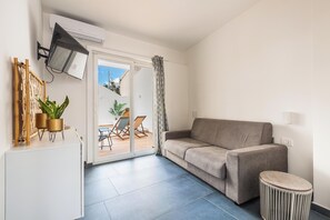 TV - Casa Turritella by BarbarHouse (Lido Marini)