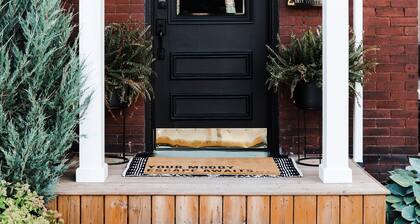 2 Bedroom Eclectic Apartment (The Copper Flat) with so much character!