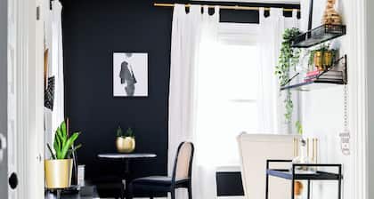 2 Bedroom Eclectic Apartment (The Copper Flat) with so much character!