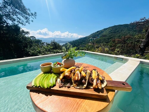 Residence with incredible lake view, jacuzzi and terrace.