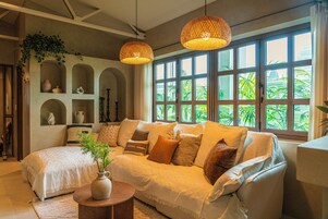 家庭三人房, 城市景观 | 高档床上用品、羽绒被、记忆海绵床垫、迷你吧（备有免费物品）