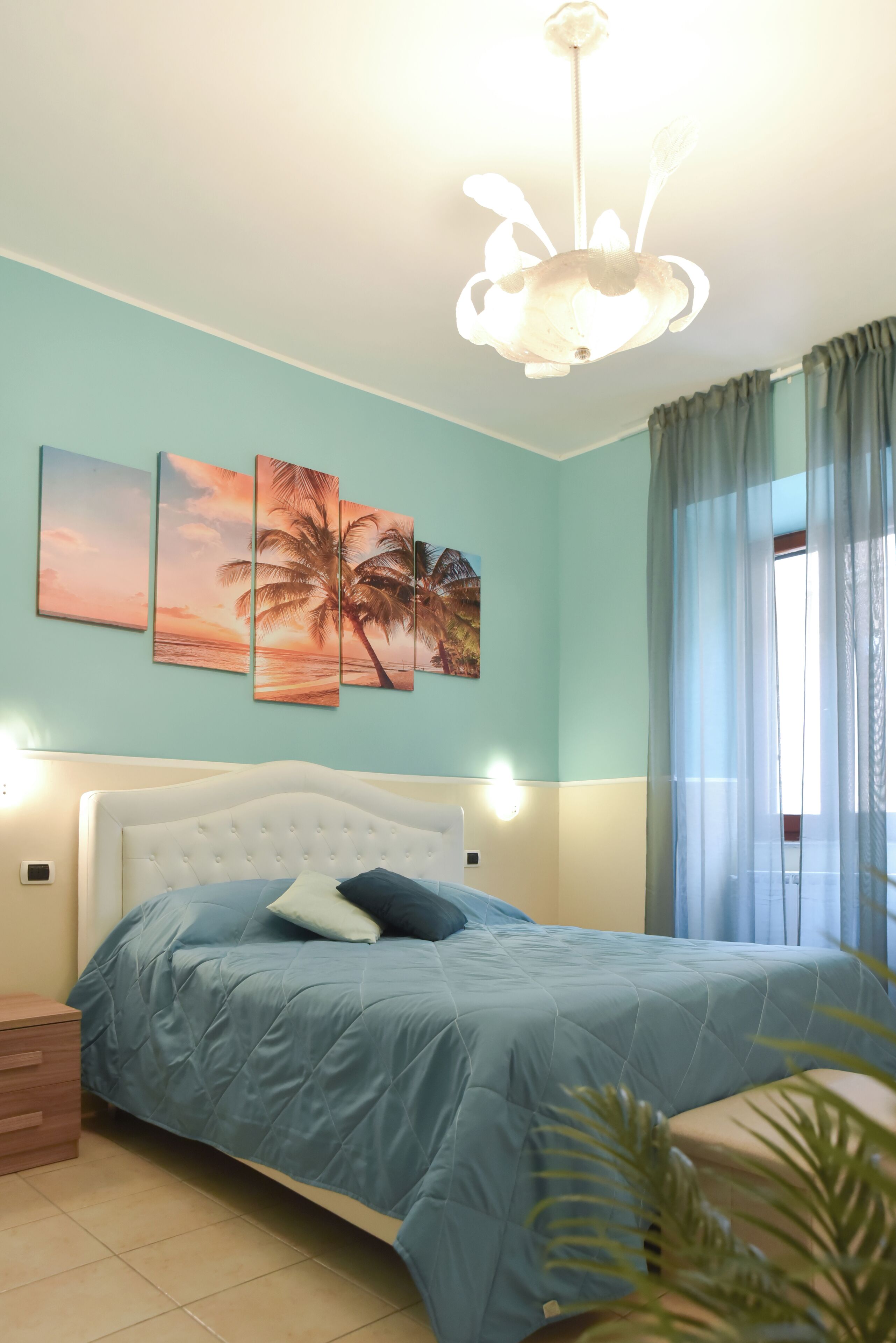 2 chambres, bureau, fer et planche à repasser, lit parapluie