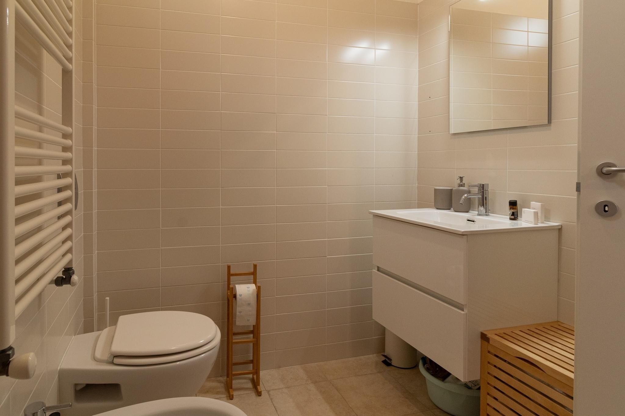 Dusche, Haartrockner, Bidet, Handtücher