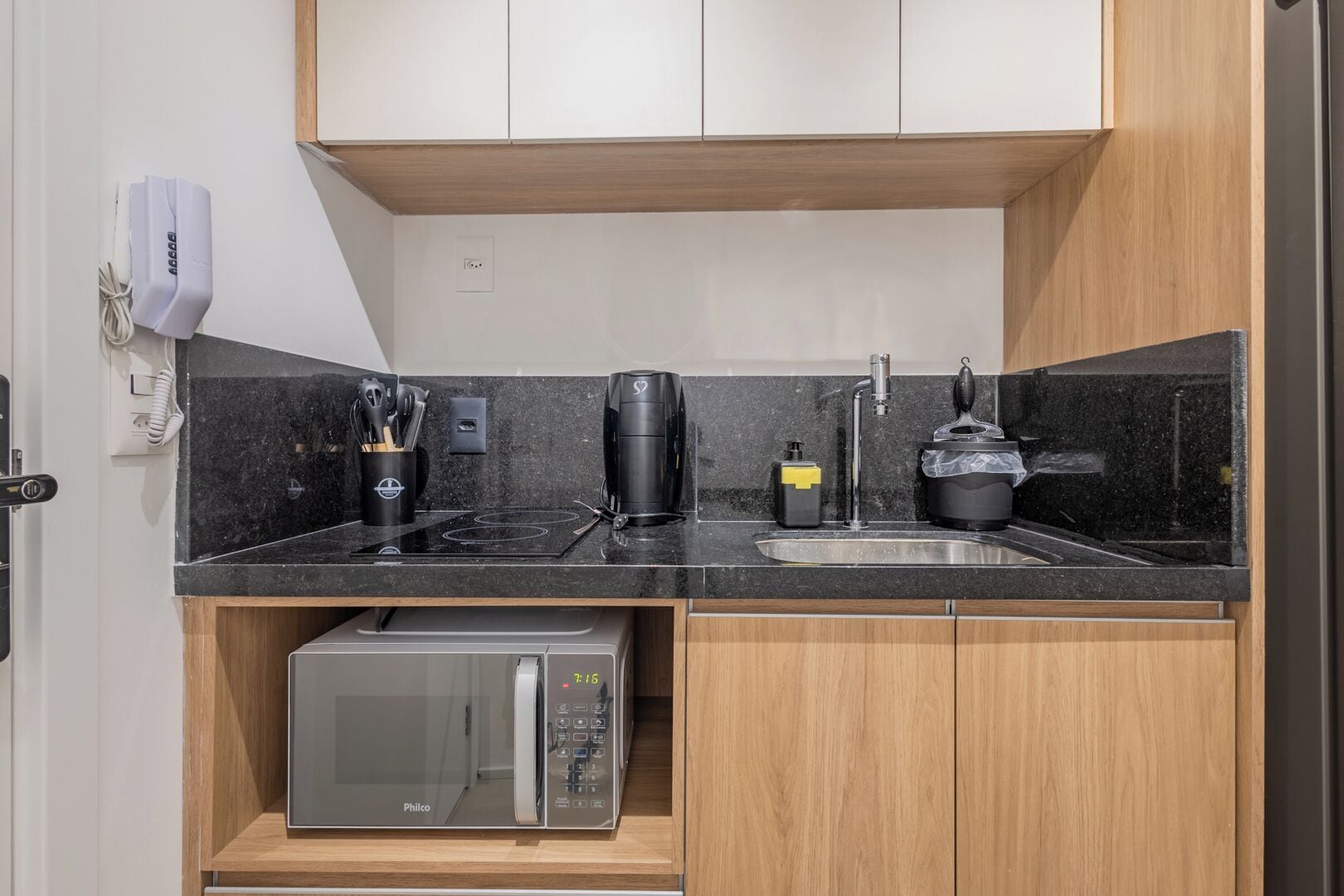 Standard Quadruple Room (546513 ) | Private kitchen | Microwave