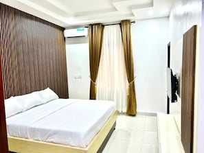 Appartement Luxe, vue piscine | 2 chambres, bureau, Wi-Fi gratuit