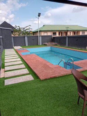 4 albercas al aire libre 