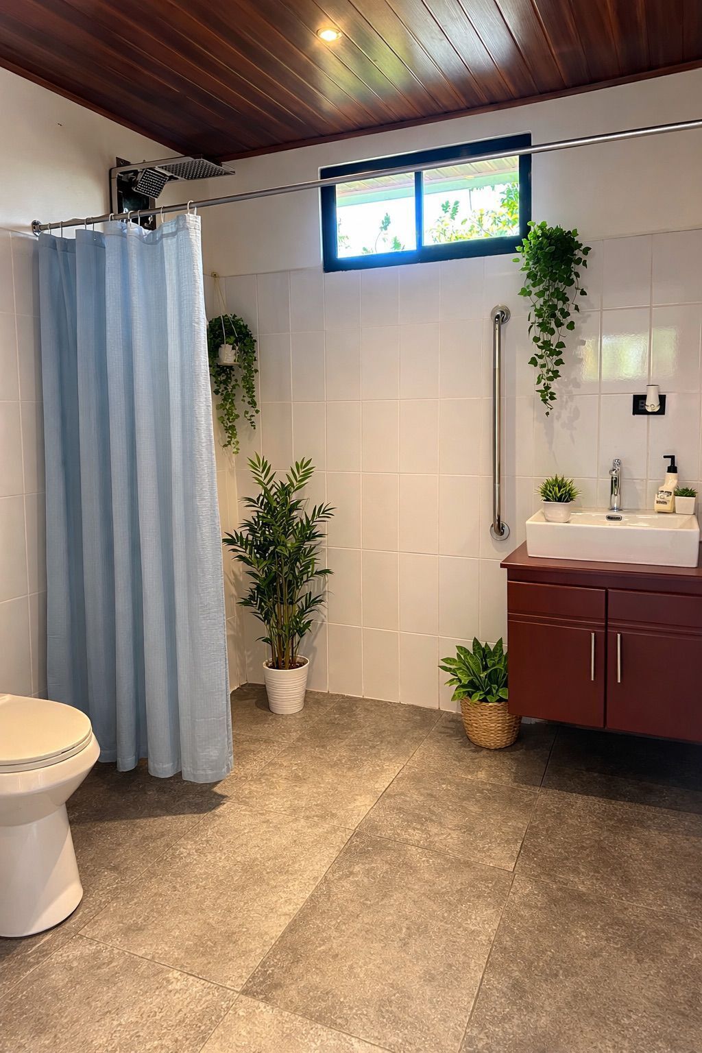 Family Room | Bathroom | Shower, towels, soap, shampoo