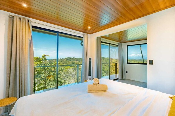 Espacio para trabajar con laptop y wifi gratis 