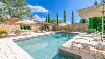 Piscine extérieure, piscine chauffée