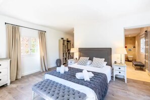 6 chambres, bureau, Wi-Fi, draps fournis