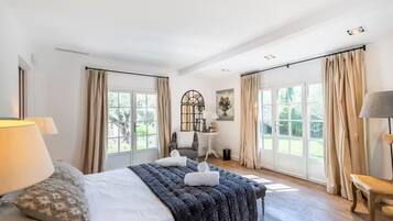 5 chambres, bureau, Wi-Fi, draps fournis