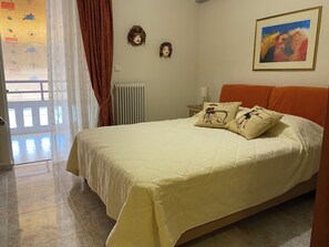 2 bedrooms, desk, iron/ironing board, travel crib