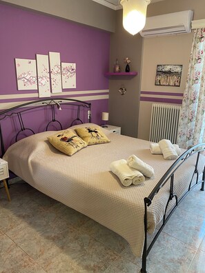 2 bedrooms, desk, iron/ironing board, travel crib