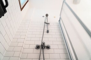 Apartment, 3 Schlafzimmer, Balkon, Meerblick | Badezimmer