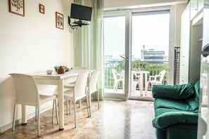 Appartement, 3 chambres, balcon, vue sur l’océan | Salle de séjour