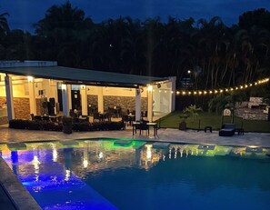 Alberca al aire libre 