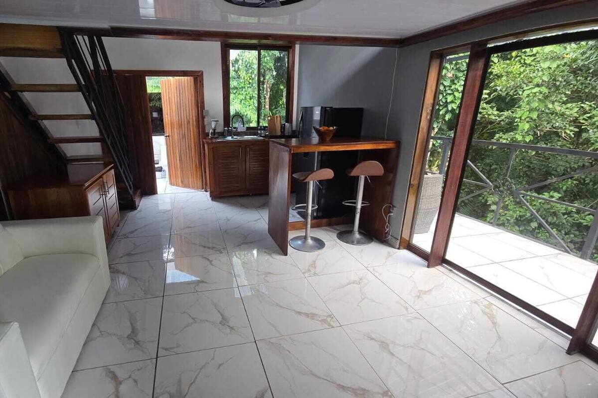 Room, Balcony, Mountain View | Living area
