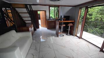 Room, Balcony, Mountain View | Living area