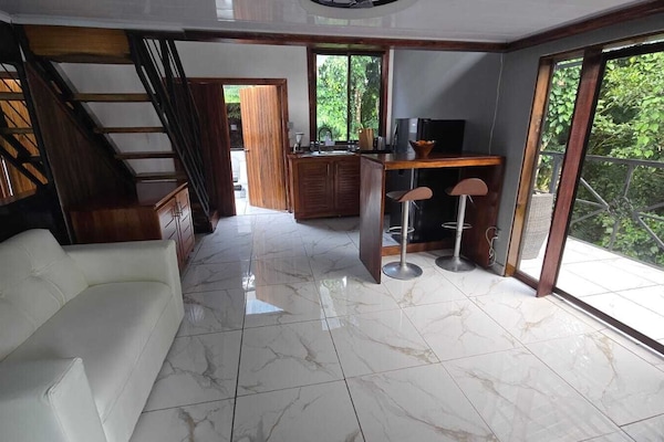 Room, Balcony, Mountain View | Living area