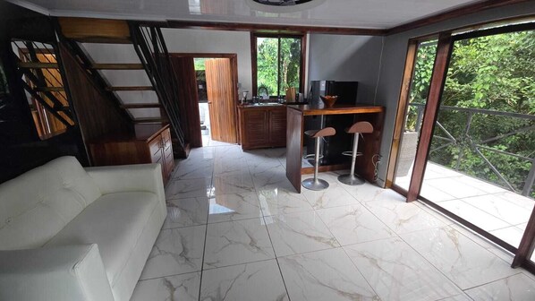 Zimmer, Balkon, Bergblick | Wohnbereich