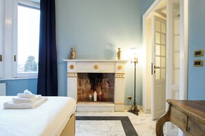 5 bedrooms, desk, iron/ironing board, free WiFi - [5 Bedrooms, 3 bathrooms] Historic residence in Coliseum (Roma)