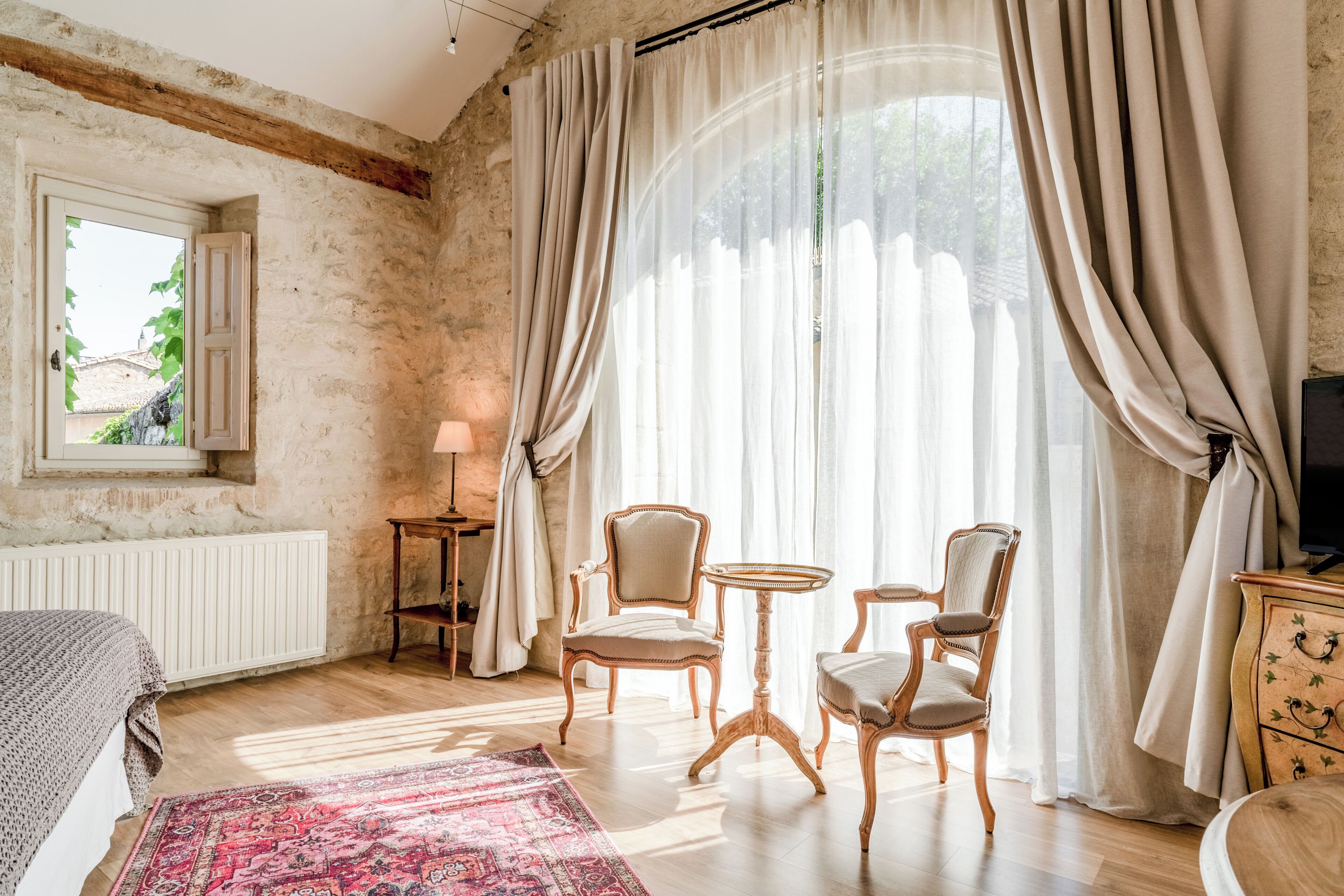 Superior Studio, Patio, City View | Living area | Books