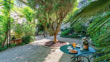 Superior Studio, Patio, Garden View | Teres/patio