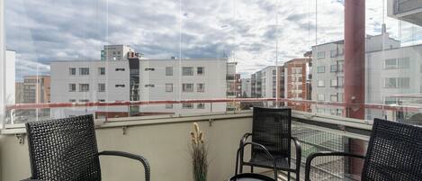 Appartement familial, balcon, vue sur la cour intérieure | Balcon