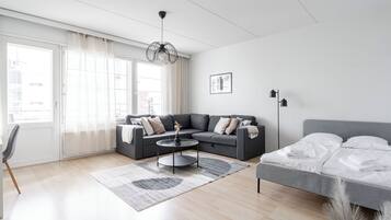 Familienapartment, Balkon, Blick auf den Innenhof | Wohnbereich