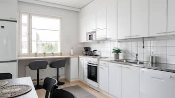 Family Apartment, Balcony, Courtyard View | Private kitchen