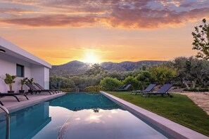Outdoor pool, a heated pool