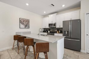 Fridge, microwave, oven, stovetop - 5 BD/ 4 BA/ Champions Gate (8995 SD) (Champions Gate)