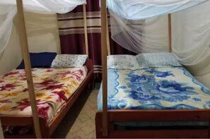 4 bedrooms, iron/ironing board, WiFi, bed sheets