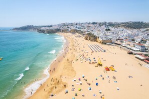 Beach - Modern sea view apartment in Albufeira (Albufeira)