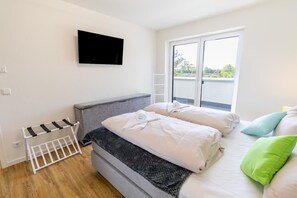 2 bedrooms, iron/ironing board, travel crib, free WiFi