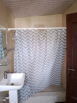 Luxury Room | Bathroom