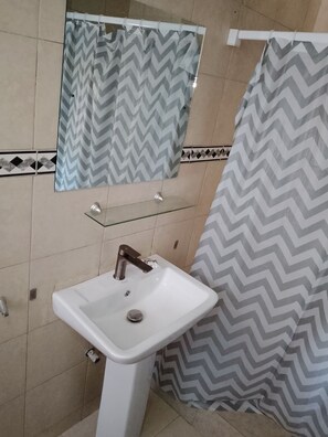 Luxury Room | Bathroom