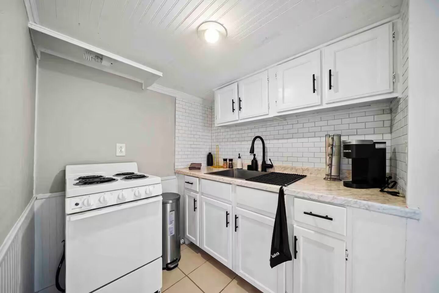 雪櫃、微波爐、焗爐、爐具