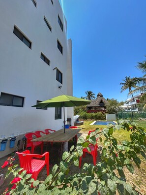 Outdoor dining - Triton Apartment, ground floor and pool (Barra de Navidad)