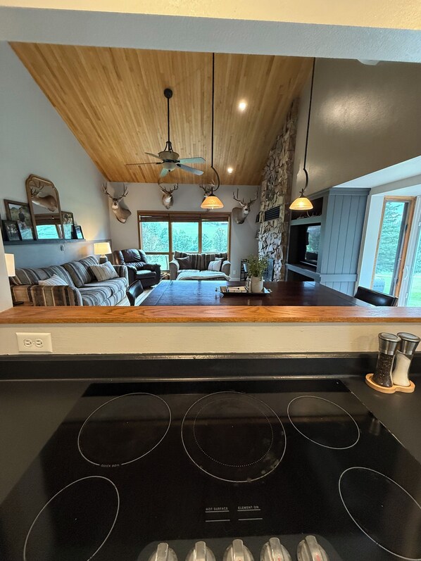 Interior - Clean & spacious 4-bedroom outside Deadwood (Sturgis)