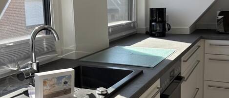 Kühlschrank, Mikrowelle, Ofen, Geschirrspüler