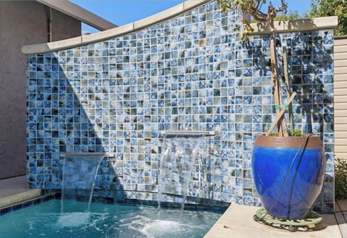 Spacious Tropical Oasis with HEATED Pool & Hot Tub