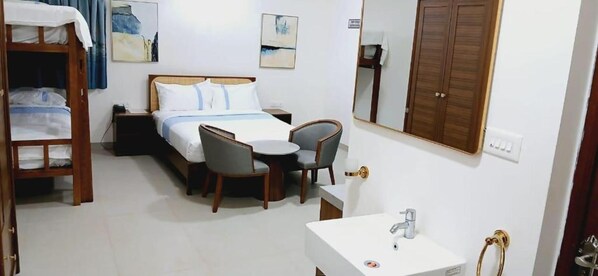 Premium Room | Desk, free WiFi, bed sheets - RS Honey Stay (Tarangambadi)